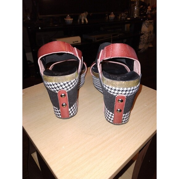 Corkys Wedge Sandals Platform Houndstooth Accents Red Black Size 6 - Picture 3 of 5